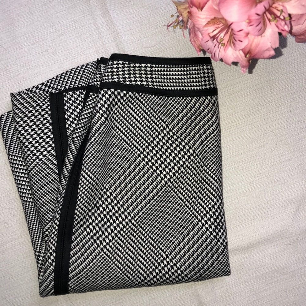 Houndstooth Pencil Skirt